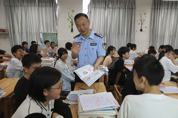 重庆永川：“禁毒+反诈”宣传进校园_fororder_图片1