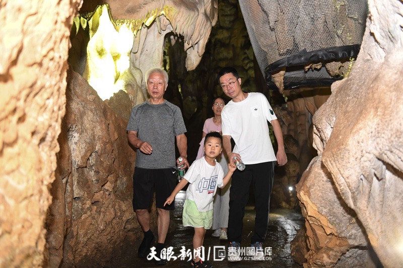 织金洞：极具科普价值的世界地质公园