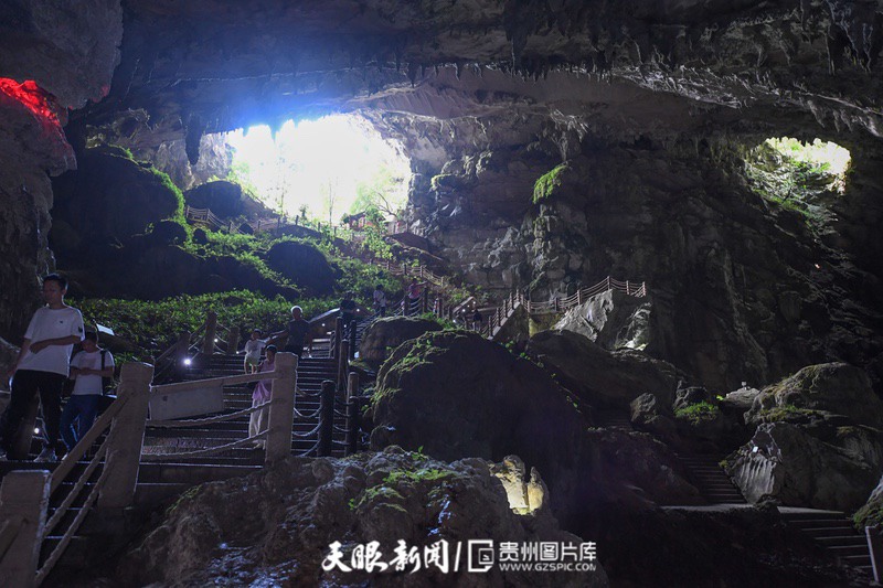 织金洞：极具科普价值的世界地质公园