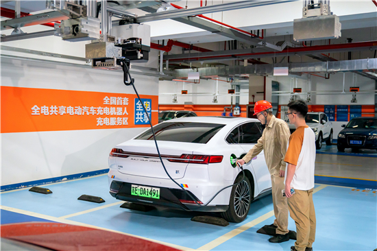 全電共享電動汽車充電機器人系統在蘇州市“上崗”_fororder_13
