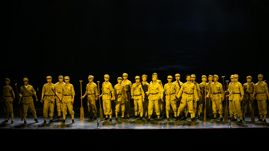 大型歌舞诗剧《颂军魂》在筑精彩上演