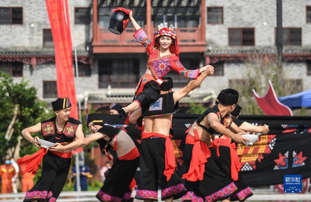 廣西大化瑤族群眾歡慶“祝著節”