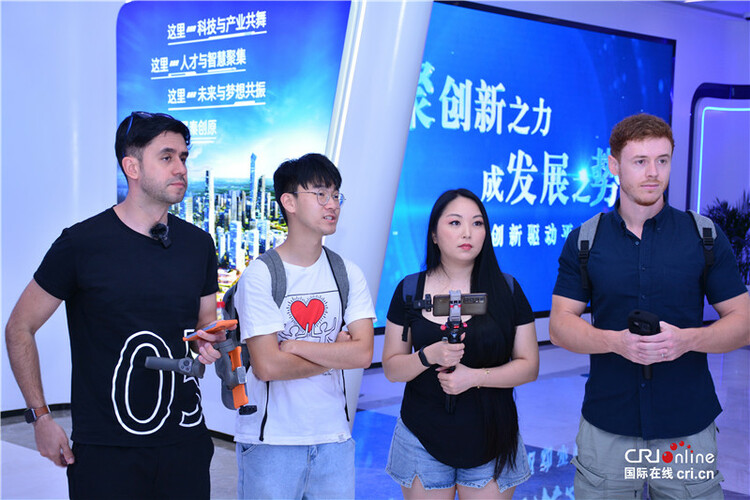 International Experience Officers Take a Tour at Qin Chuangyuan Innovation-driven Platform, Xixian New Area_fororder_图片15