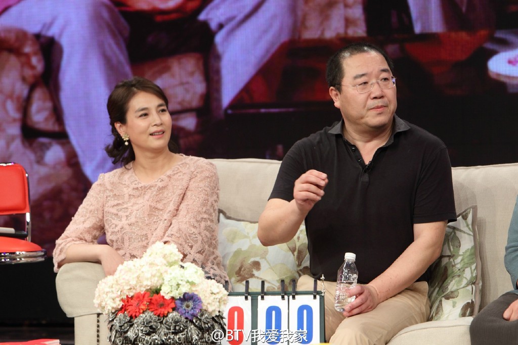 《我爱我家》主创聚首 “中国荧屏第一美女”赵明明亮相