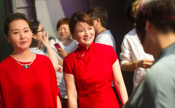 《我爱我家》主创聚首 “中国荧屏第一美女”赵明明亮相