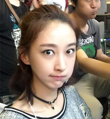 张宇菲8岁时就被琼瑶选中接替金铭 现在依旧漂亮