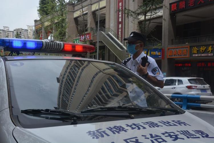 【B】重庆渝北：60岁老民警退休前站好最后一班岗