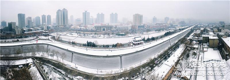 1月27日，大雪再次让古城西安变的银装素裹，城里城外又有一番别样的景色。记者 刘强摄_fororder_SXRB201801290754000053778380569