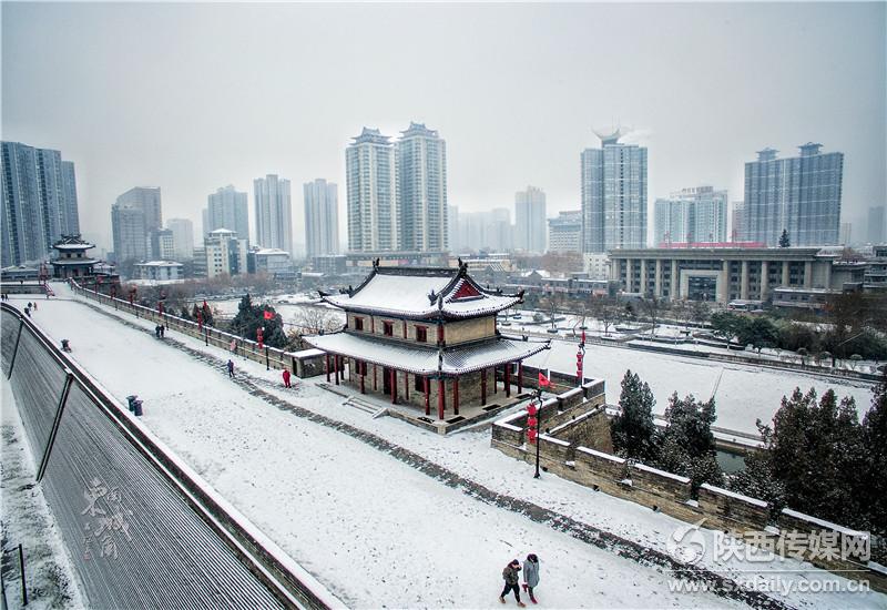 1月27日，大雪再次让古城西安变的银装素裹，城里城外又有一番别样的景色。记者 刘强摄_fororder_SXRB201801290754000055795569025