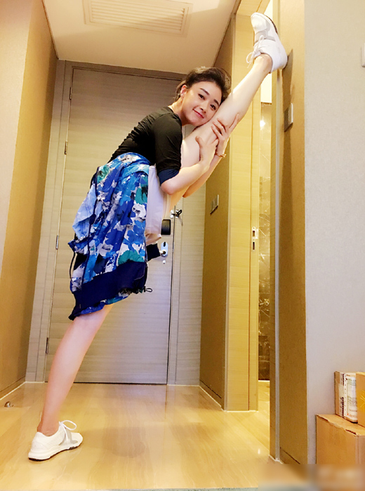 明星“腿咚”哪家强? 沈梦辰腿劈男嘉宾