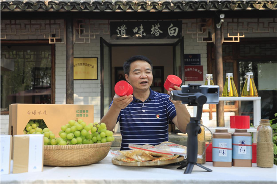 全国人大代表欧阳华：践行白塔精神，厚植为民情怀_fororder_图片 12