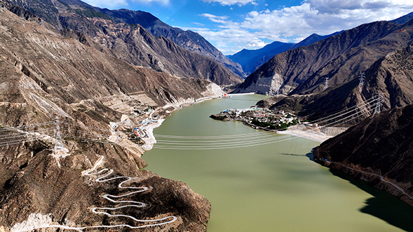 西电东送再添新电源点苏洼龙水电站500千伏送出工程成功送电