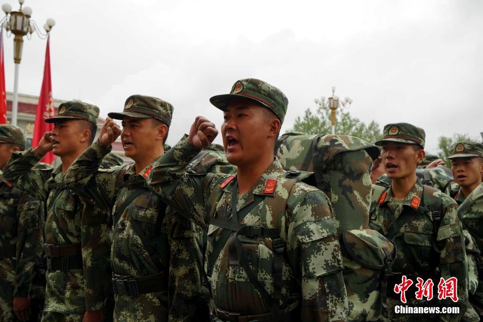 武警交通部队再赴中尼边境抢通道路组图