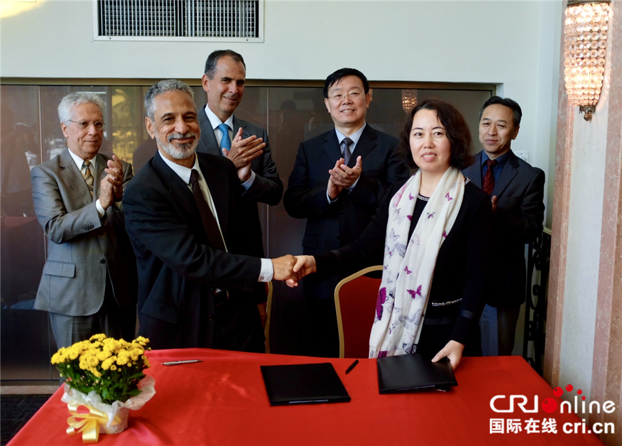 图片默认标题_fororder_中巴双方出版社代表正式签署合作协议_副本