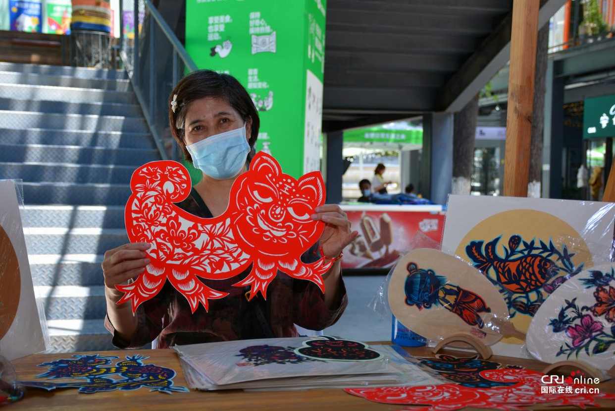 Photos International Experience Officers Unlock the "SciTech