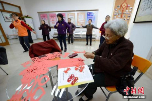 今年養老金上調何時到位？多地透露發放時間表