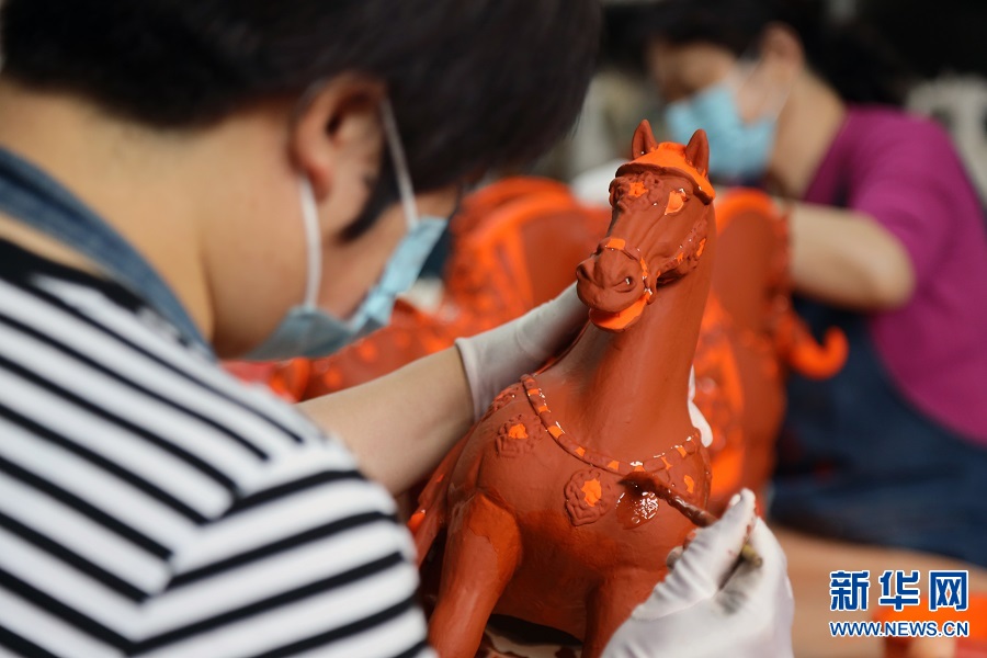 洛阳创建东亚文化之都 | 洛阳唐三彩：匠心传承经典 创新涂抹未来