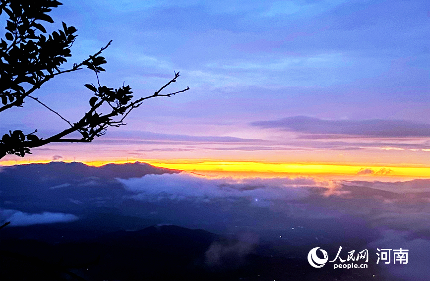 信陽雞公山：雨後雲海美如畫