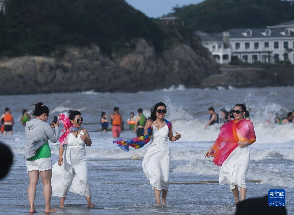 “碧海金沙”开启夏日旅游季 游客数量稳步回升