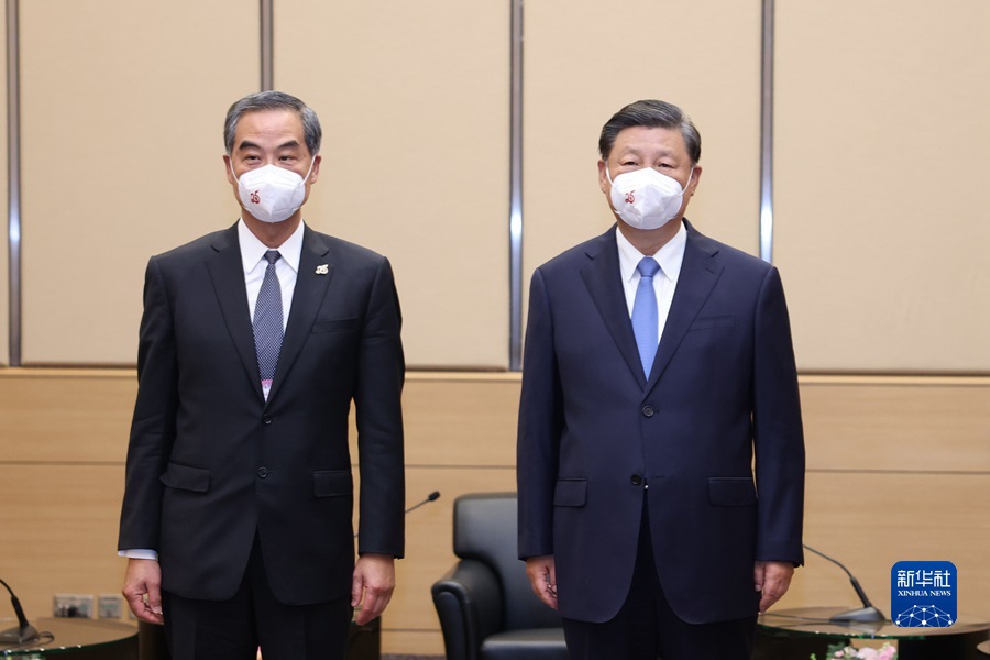 习近平会见全国政协副主席梁振英 委托相关方面转达对全国政协副主席董建华的问候_fororder_1128792981_16566068216661n