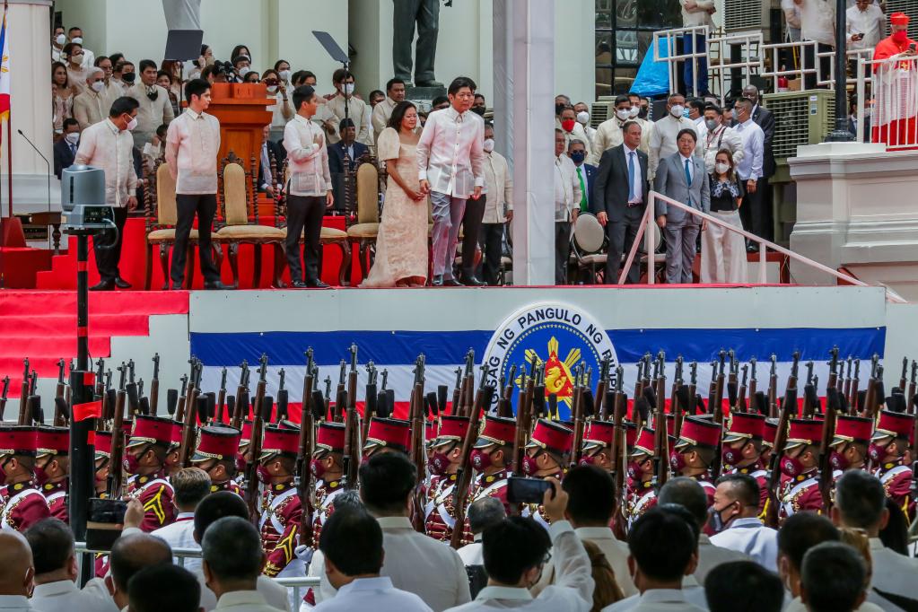 菲律宾新总统马科斯宣誓就职
