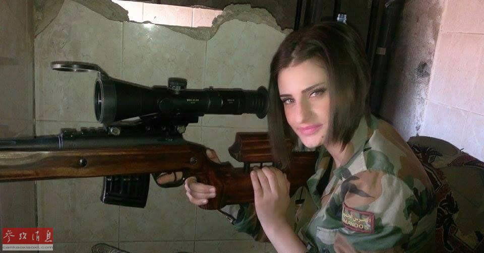 叙政府军美女狙击手前线射杀恐怖分子