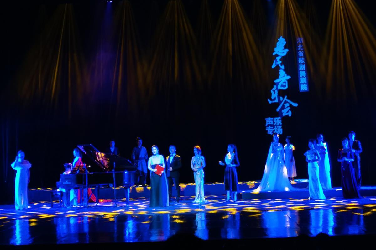 武汉珞珈山剧院改造升级后重新开演 两场专场音乐会唱醉江城观众