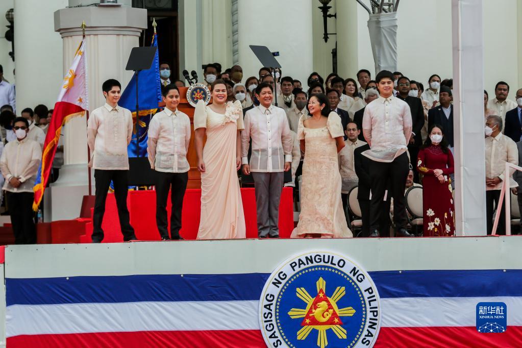 菲律宾新总统马科斯宣誓就职