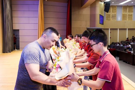 南京市立贤小学举行“行远思恩 筑梦启航”2022届毕业典礼