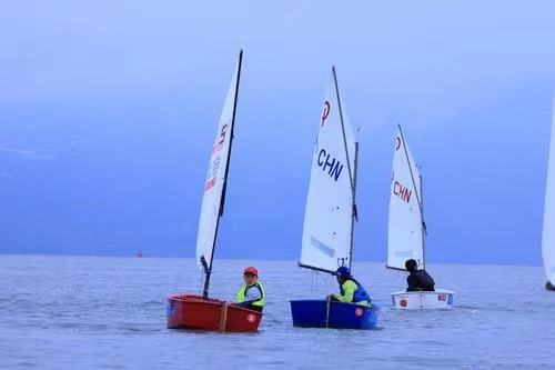 四川省运会帆船（帆板）、冲浪比赛圆满结束_fororder_帆船比赛现场-图源-乐山市委宣传部-(1)