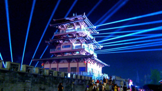 乐山夹江灯光秀美轮美奂 夏夜望峨楼人气爆棚_fororder_未标题-4