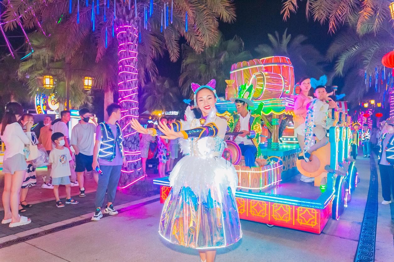 消暑自由！ 三亞海昌不夜城冰爽狂歡躥紅網絡