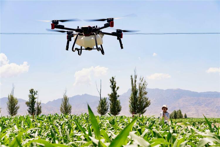 无人机精准喷洒打造智慧农业