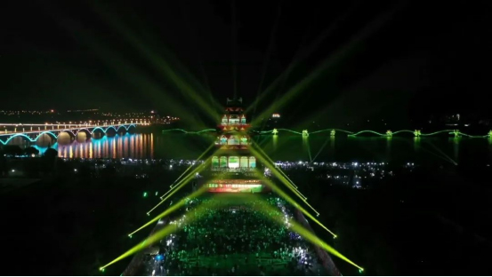 乐山夹江灯光秀美轮美奂 夏夜望峨楼人气爆棚_fororder_未标题-5