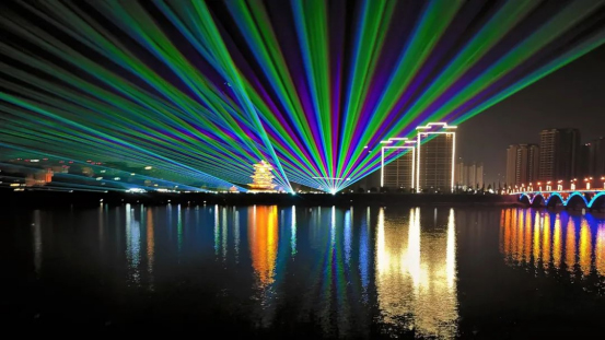 乐山夹江灯光秀美轮美奂 夏夜望峨楼人气爆棚_fororder_未标题-2