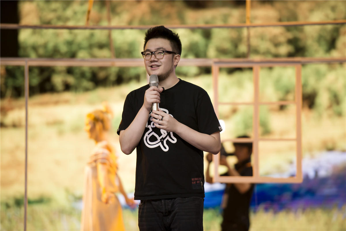 刘涛王子文为巴图按摩动作轻柔巴图傲娇享受组图