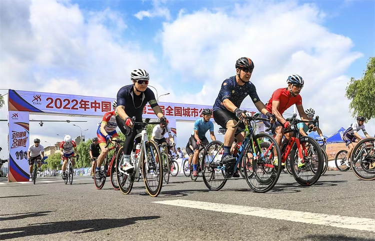 2022年中国鸡西第三届城市公路 自行车绕圈赛开赛_fororder_图片3