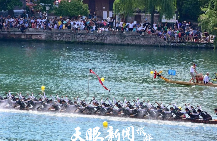 黔东南镇远举办第三十八届赛龙舟文化节