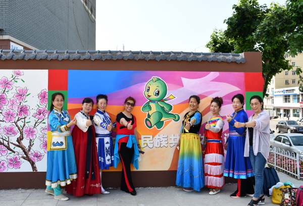 延边州：民族团结主题彩绘墙 筑牢民族团结情