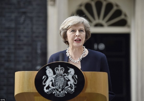 英新首相公佈內閣名單 上任首日遭歐盟施壓