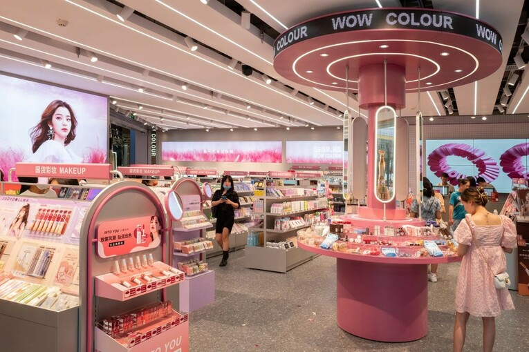 多维度强化品牌核心能力 WOW COLOUR天生敢玩 一起出色