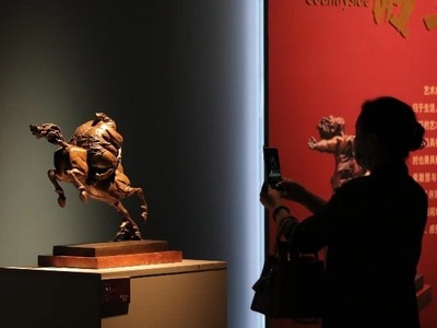 “踏歌而來——許鴻飛雕塑作品展”在國家大劇院舉辦