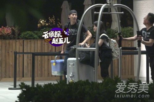 赵又廷紧搂女助理 又圆圆离婚了？