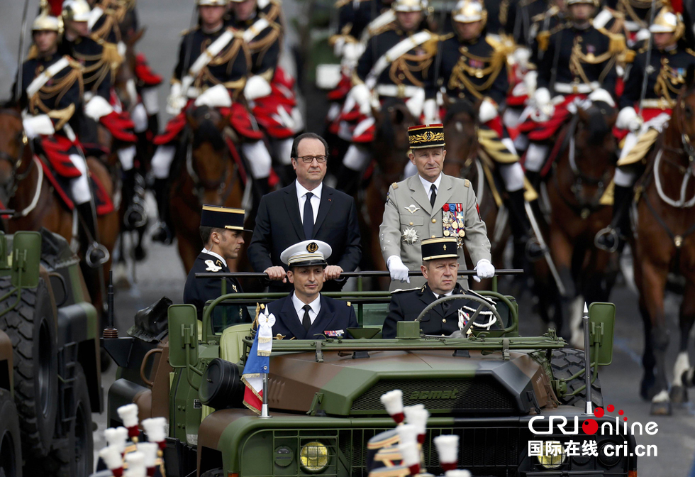 法国举行阅兵式庆祝国庆日(组图)