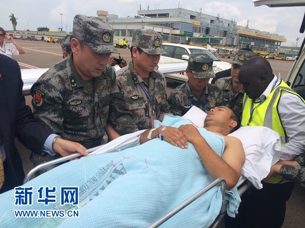 中国军队派遣工作组赴南苏丹看望维和部队接运烈士伤员