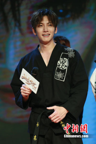 池昌旭自曝喜欢运动爱吃火锅 “公主抱”安悦溪