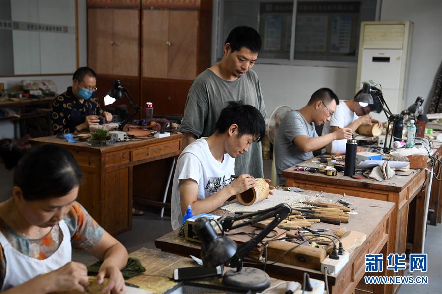 竹雕“守艺人”