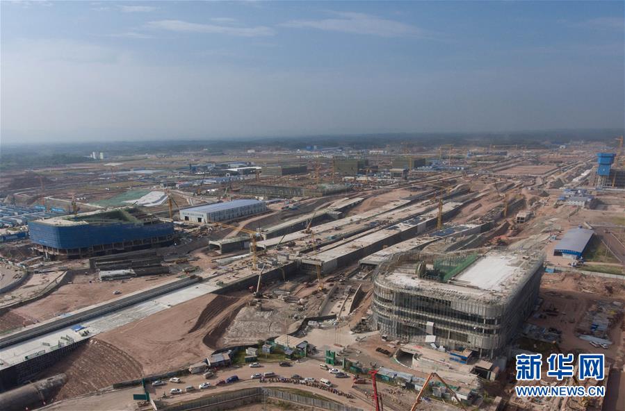 成都天府国际机场T2航站楼主体结构全面封顶