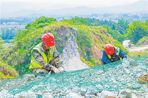 岩石上种出一片葱绿——湖北省沿江废弃矿山修复掠影_fororder_04