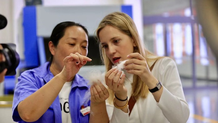 【2022打卡中国】外国网红打卡鄂尔多斯集团 感受别样的温暖（视频）_fororder_微信图片_20220727105541